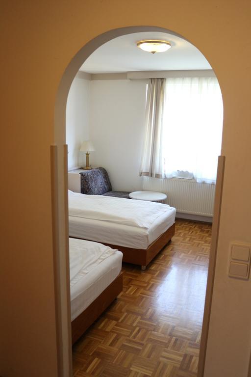 Hotel Wasserpalast - Breakfast For Free!!! Graz Ruang foto