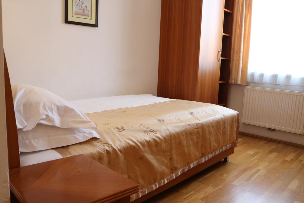 Hotel Wasserpalast - Breakfast For Free!!! Graz Ruang foto